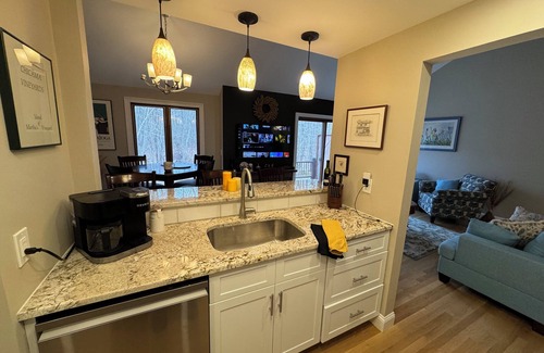 Colonie Casa | Luxurious 2-BR, 2-full bath townhome in lovely Colonie. Garage, deck, 1-TB WiFi