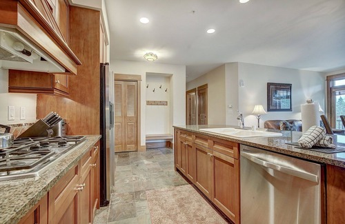 River Run Condominio | Luxurious 2 Br In River Run Village Featuring Ski In Ski-out, No Cleaning Fees 2 Bedroom Condo by RedAwning