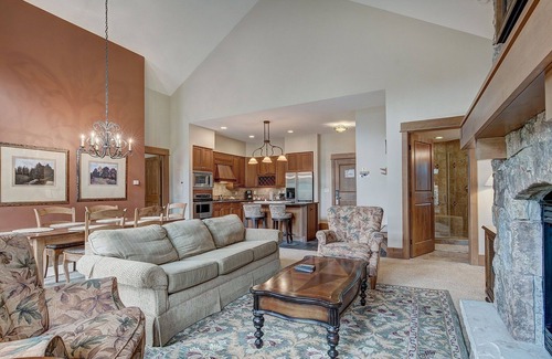River Run Condominio | Luxurious 2 Br In River Run Village With Ski In Ski Out- No Cleaning Fee 2 Bedroom Condo by RedAwning
