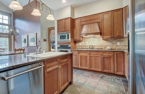 River Run Condominio | Luxurious 2 Br In River Run Village With Ski In Ski Out- No Cleaning Fee 2 Bedroom Condo by RedAwning