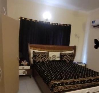 Karachi District Villa | Luxurious 200 SQY Executive Furnished Villa for Rent