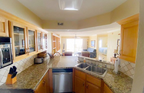 Seawinds Condo Condominio | Luxurious 2BD/2BA Direct Beachfront Condo Sleeps 6, Ormond Beach/Dayton