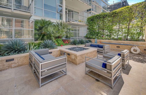 East Village Apartamento | Luxurious 2BR/2BA High-Rise in East Village – Walk to Petco Park & Gaslamp