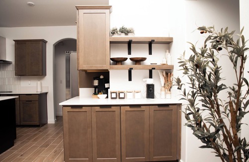 Pumpkin Center Casa | Luxurious 2BR/2BA Modern Getaway in Bakersfield
