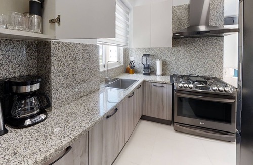 Ensanche Quisqueya Casa | Luxurious 2BR condo with Rooftop, jacuzzi and BBQ