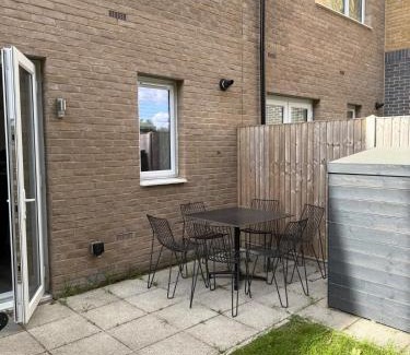 Hatfield Casa | Luxurious 3 Bed & 2 Bath Hatfield House with balcony