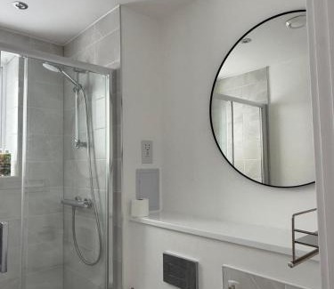 Hatfield Casa | Luxurious 3 Bed & 2 Bath Hatfield House with balcony