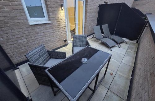 Hatfield Casa | Luxurious 3 Bed & 3 Bath Hatfield House with Balcony View & Terrace Garden