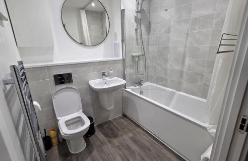 Hatfield Casa | Luxurious 3 Bed & 3 Bath Hatfield House with Balcony View & Terrace Garden