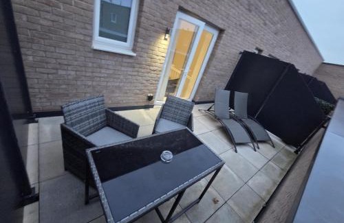 Hatfield Casa | Luxurious 3 Bed & 3 Bath Hatfield House with Balcony View & Terrace Garden