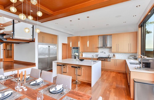 Sidney Casa | Luxurious 3 Bedroom Oceanfront Home with Spectacular Views