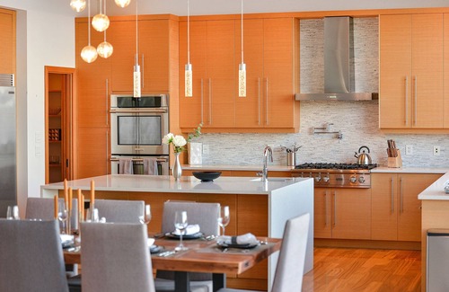 Sidney Casa | Luxurious 3 Bedroom Oceanfront Home with Spectacular Views