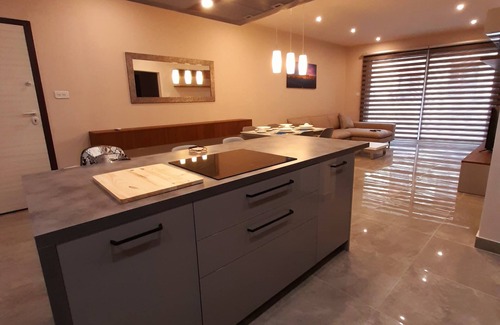 Madliena Apartamento | Luxurious 3-bedroom apartment in Zonqor Area- 5 mins away from the beach!