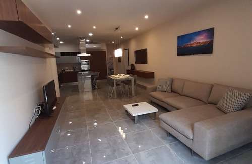 Madliena Apartamento | Luxurious 3-bedroom apartment in Zonqor Area- 5 mins away from the beach!