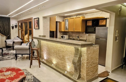 Az Zagazig Apartamento | Luxurious 3-Bedroom Dokki Apartment - Ideal Location Downtown Cairo