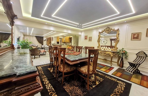Az Zagazig Apartamento | Luxurious 3-Bedroom Dokki Apartment - Ideal Location Downtown Cairo