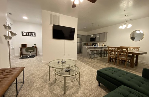 Herriman Condominio | Luxurious 3 bedroom in Herriman. 4K Tv Fast wifi