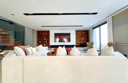 Quartier Mozart Apartamento | Luxurious 3-Bedroom Penthouse, Private Elevator, Breathtaking Views
