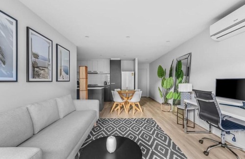 Hadfield Casa | Luxurious 3- Bedroom Retreat