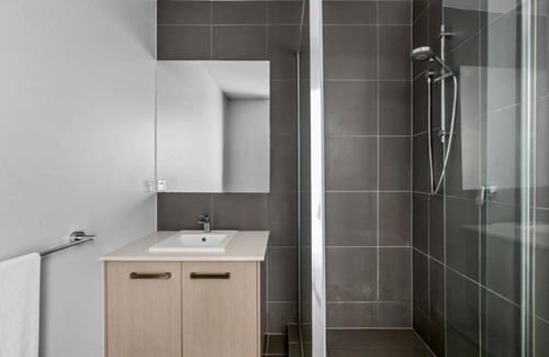Hadfield Casa | Luxurious 3- Bedroom Retreat