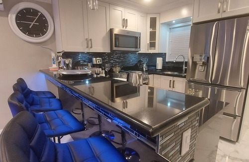 Sunset Casa | Luxurious 3 Bedroom Townhouse