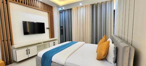 Uttara Apartamento | Luxurious 3-bhk highly secured & close to airport