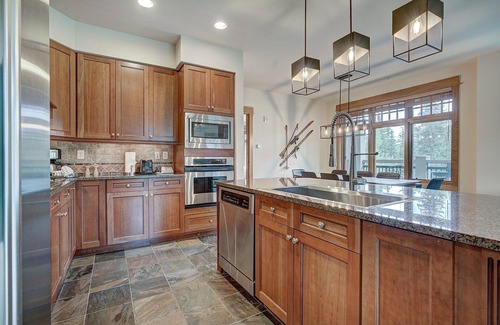 River Run Condominio | Luxurious 3 BR in River Run Village with Ski-In Out, No Cleaning fee by RedAwning