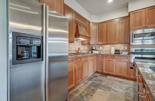 River Run Condominio | Luxurious 3 BR in River Run Village with Ski-In Out, No Cleaning fee by RedAwning