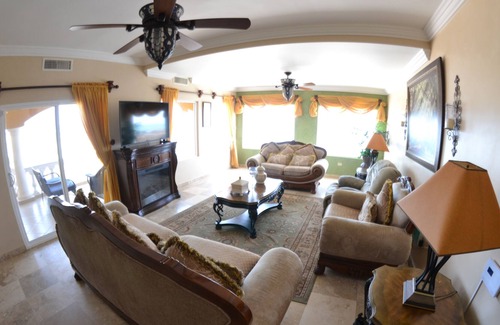 Villas de Las Palmas Casa | Lujosa casa de 3 pisos en la playa para 15 personas con piscina privada y wifi.