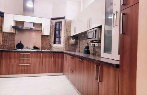Greater Kailash I Apartamento | Luxurious 3BHK Apartment in GK 1 M Block Market by HostMyStay