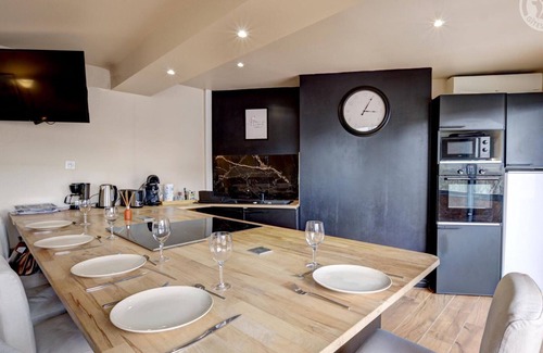 Saint-Chamond Apartamento | Apartamento de Lujo con Balcón, Bienestar Privado y Parking en Saint-Chamond