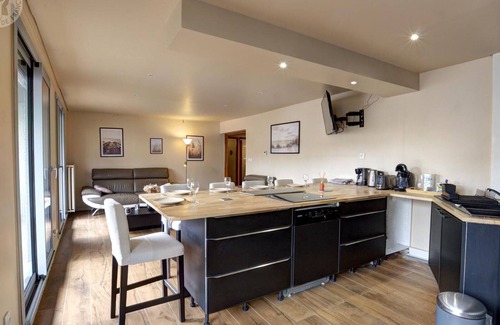 Saint-Chamond Apartamento | Apartamento de Lujo con Balcón, Bienestar Privado y Parking en Saint-Chamond