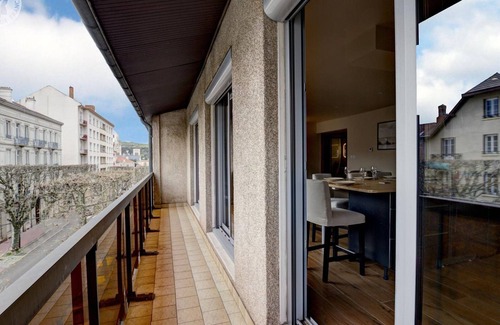 Saint-Chamond Apartamento | Apartamento de Lujo con Balcón, Bienestar Privado y Parking en Saint-Chamond