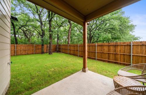 Denton Casa | Luxurious 4 Bed Duplex Getaway!