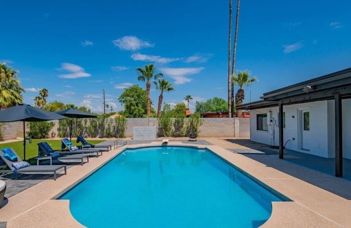 Rancho Saguaro Casa | Luxurious 4 Bedroom with Resort-Like Pool Area & Many Outdoor Activities! by RedAwning