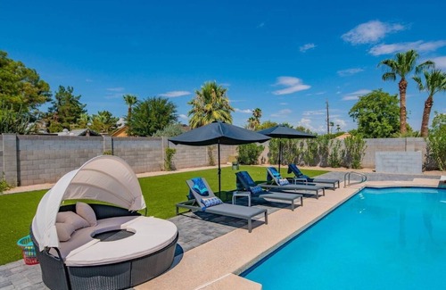 Rancho Saguaro Casa | Luxurious 4 Bedroom with Resort-Like Pool Area & Many Outdoor Activities! by RedAwning