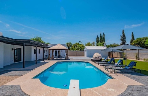 Rancho Saguaro Casa | Luxurious 4 Bedroom with Resort-Like Pool Area & Many Outdoor Activities! by RedAwning