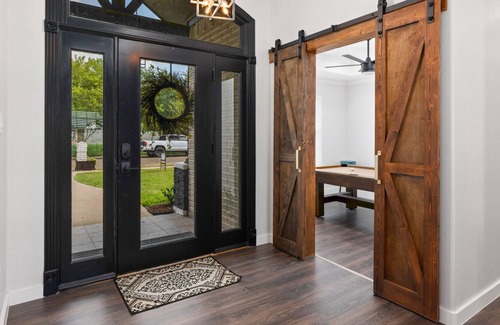 Weslaco Casa | Luxurious 4 bedroom/4 bath home in established neighborhood