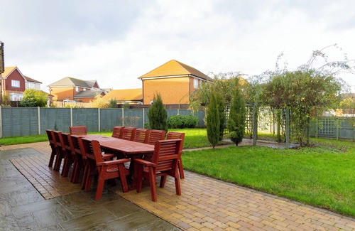 Sheerness Casa | Luxurious 4-Bedroom Detached Home Just Steps from the Beach –Best Coastal Living