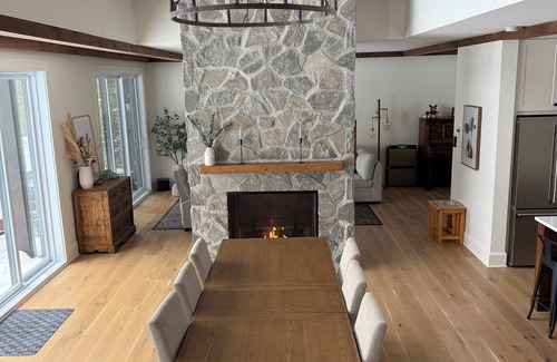 Orford Chalet De Esquí | Luxurious 4 Bedroom Lakehouse, Ski, Outdoor, Double sided Fireplace