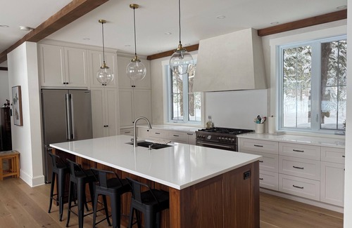 Orford Chalet De Esquí | Luxurious 4 Bedroom Lakehouse, Ski, Outdoor, Double sided Fireplace