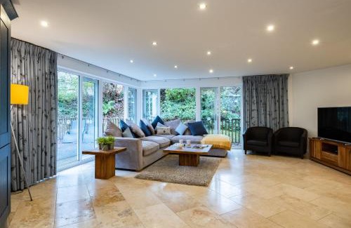 St Austell Casa | Luxurious 4 Bedroom New England Style Villa - Trewhiddle V16