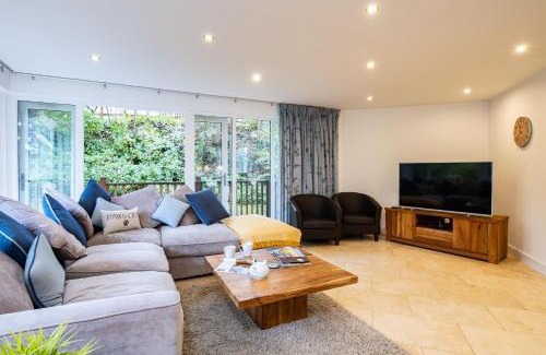 St Austell Casa | Luxurious 4 Bedroom New England Style Villa - Trewhiddle V16