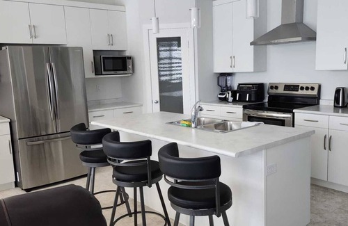 Winnipeg Casa | Luxurious 4 Bedroom - Sage Creek