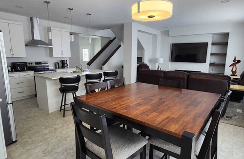 Winnipeg Casa | Luxurious 4 Bedroom - Sage Creek