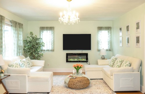 Greensboro Casa | Luxurious 4-Bedroom Retreat in Greensboro – AC, WiFi, Comfort Guaranteed