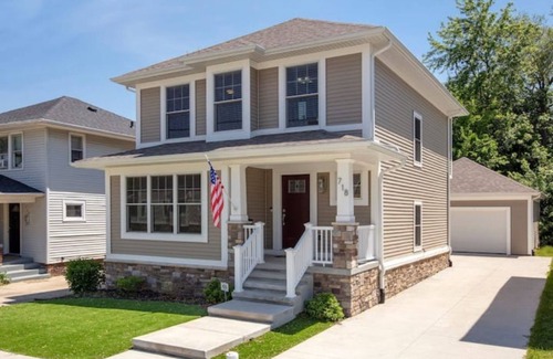 Northeast South Bend Casa | Luxurious 4-Bedroom House, 10-minute walk to Notre Dame