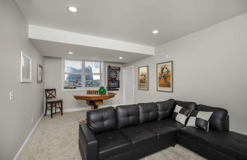 Northeast South Bend Casa | Luxurious 4-Bedroom House, 10-minute walk to Notre Dame