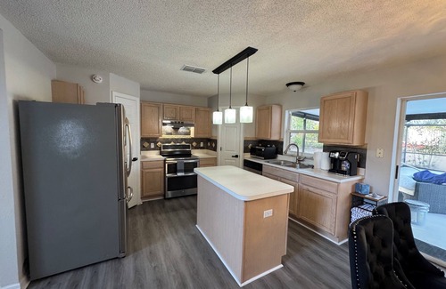 Spring Hill Casa | Luxurious 4-bedroom Pool house with Game Room , WiFi in fabulous Spring Hill