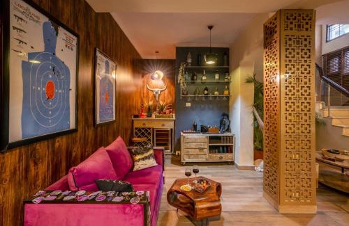DLF Phase 3 Casa | Luxurious 4 BHK with Mini Movie Theatre in Gurgaon